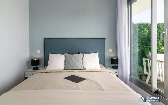 Newly Built 3-BDRM Luxury Apt w/ Stunning Sea Views