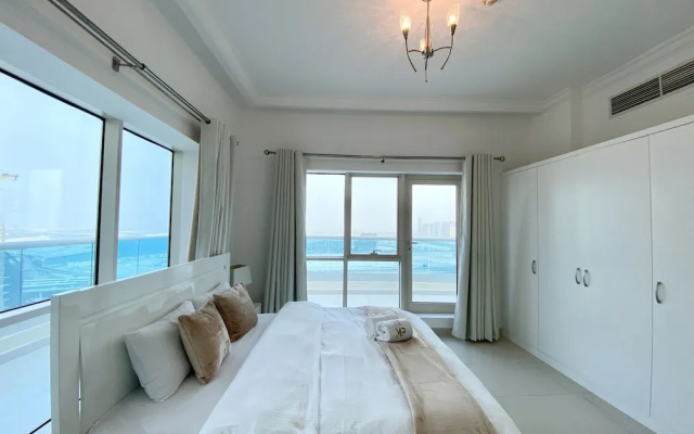 Luxe Apt with Panoramic Views and Terrace