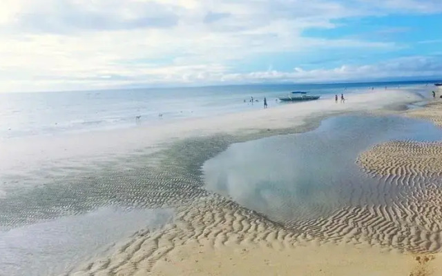 Tristan's Beach Resort and Restaurant