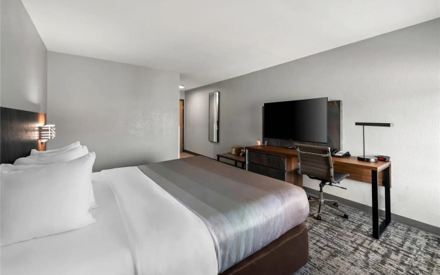 Quality Inn & Suites Manhattan