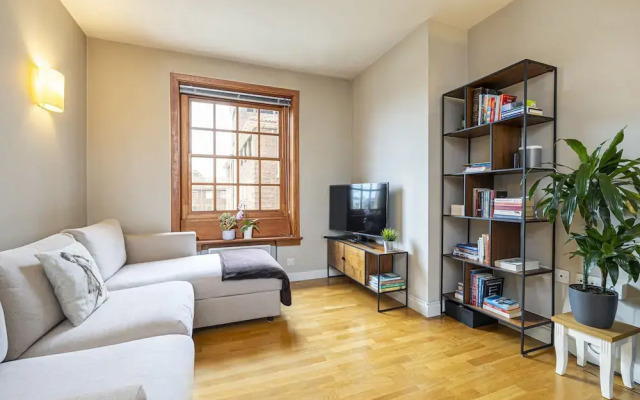 Scott's Avenue by Underthedoormat