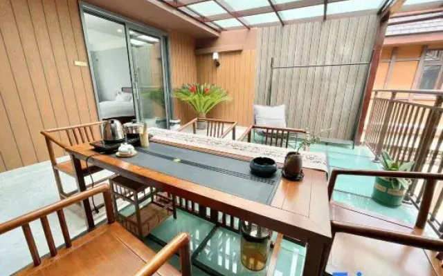 Mangshi Kingfisher Homestay (Yi Nationality Ancient Town)