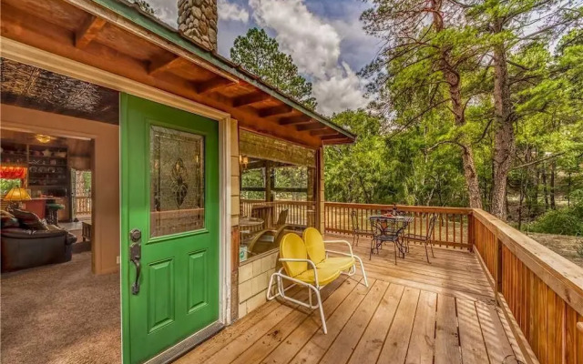 Paradise On The River Three Bedroom Cabin