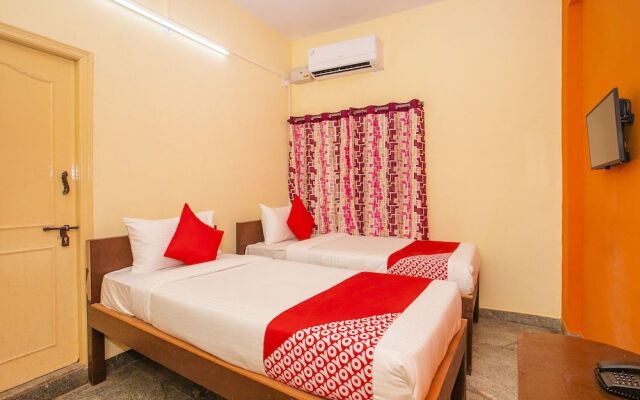 OYO 17136 Hotel Chinmayee Inn