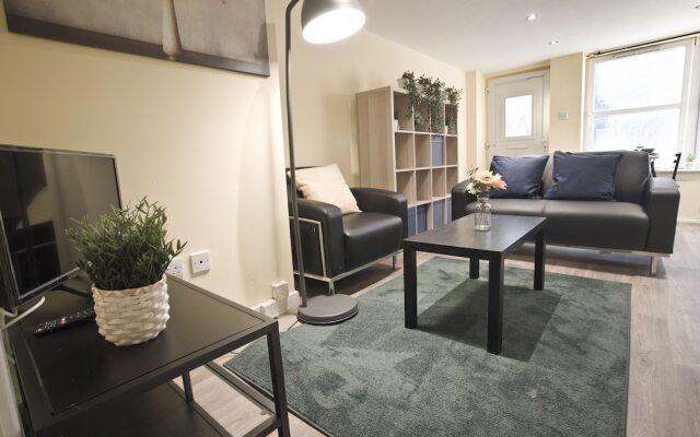 Short Stay Bristol - Church Apartment