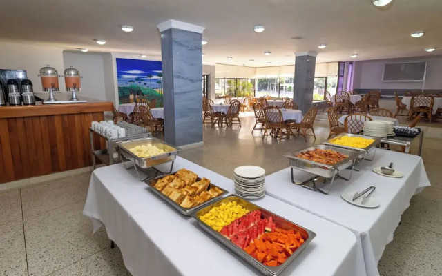 Hotel Axis Inn By GEH Suites