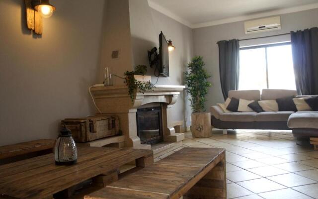 Bura Surfhouse - Hostel