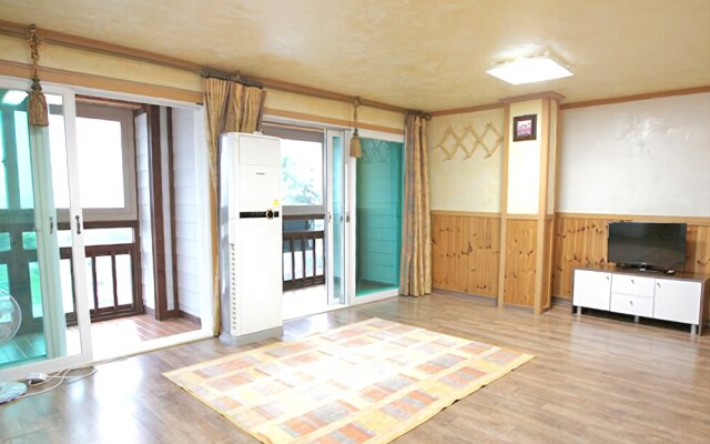 Hwaseong Noeul-ddara Pension