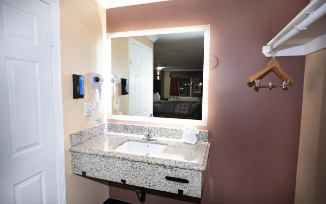 Rodeway Inn & Suites