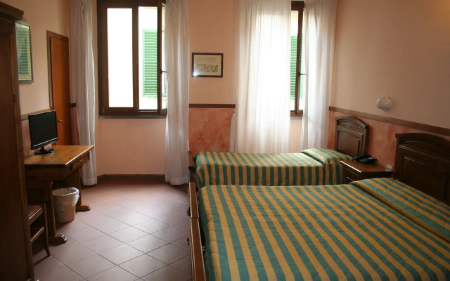 Monica Hotel