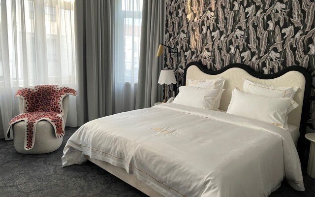 Mr.Just's Hotel