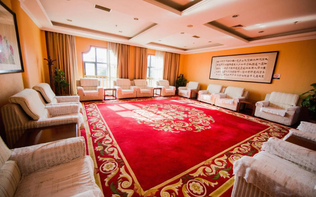 Jiayushan Lake Hot Spring Resort Hotel