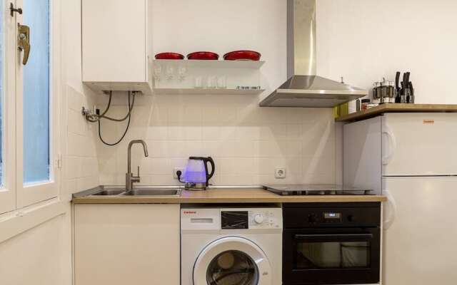 Cozy Apartment for 4 near Sol