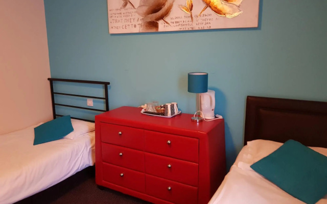 OYO Go2 Gloucester Hotel