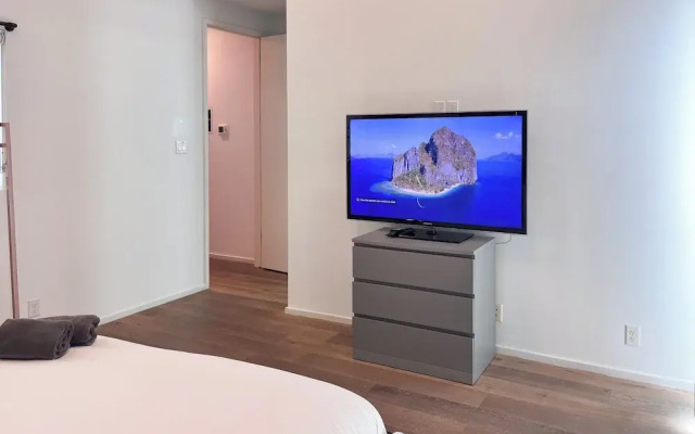 Massive Compound 20 Beds-6 min walk