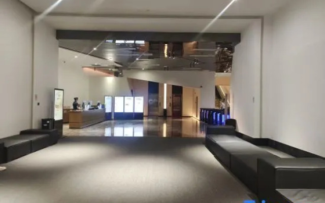 Qianfeng Business Hotel (Foshan Zumiao Lanshi Metro Station)