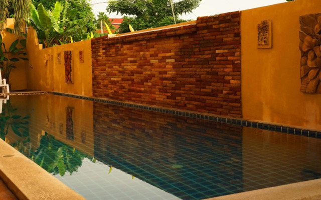 Hathai House Resort