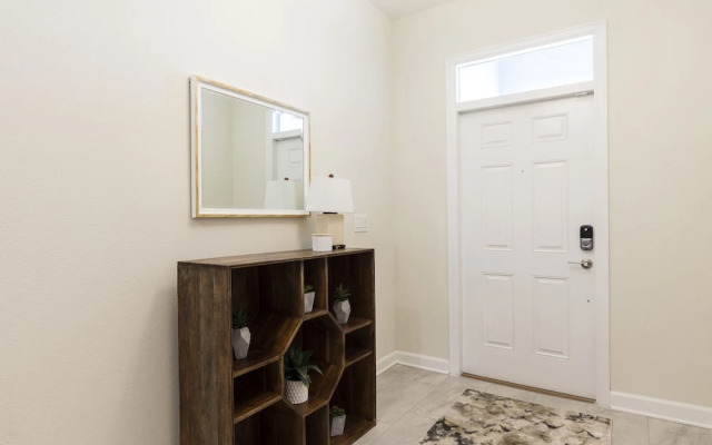 1509 MC - Exquisite 8BR Villa With Pool & Games