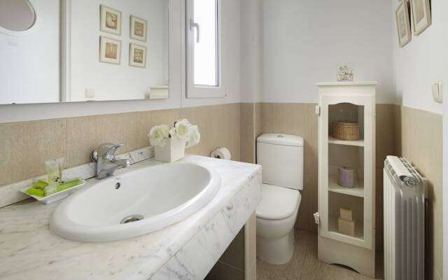 Moneo Apartment by FeelFree Rentals