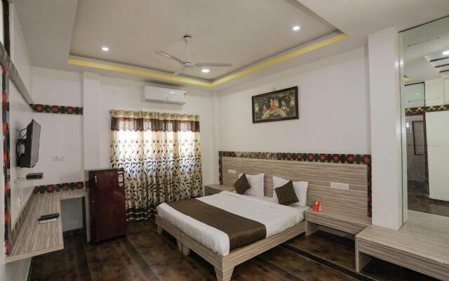 OYO 9760 Home Tej Vilas Near Celebration Mall
