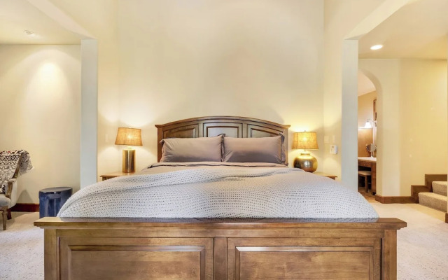 Star Haven Retreat 5 BDR Stunner!