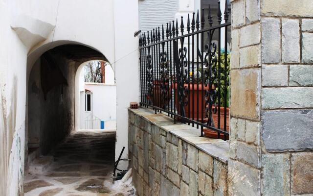 Beautiful house in Syneti • Andros