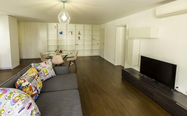 Guest H4U Bonjardim Pop Art City Center