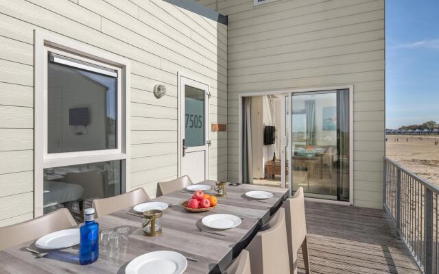 Comfy Chalet With Microwave, 500 m. From the Beach