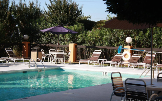 Holiday Inn Express Hotel & Suites Wilmington-University Ctr by IHG