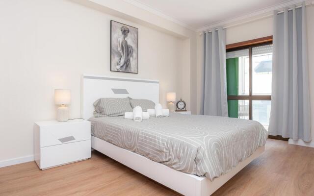 Terrace Beach Apartment by Rent4all