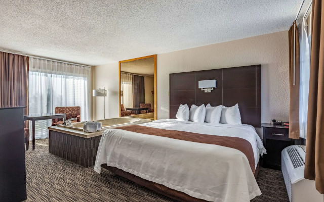 Quality Inn Lakefront