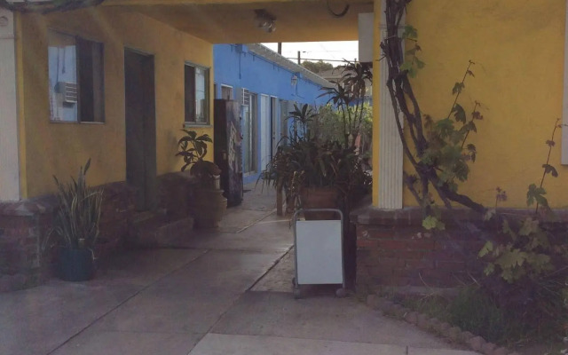 Pavilions Motel