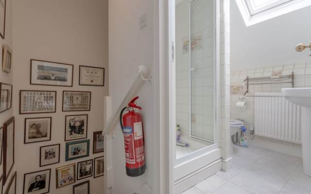 3 Bedroom Family House With Garden