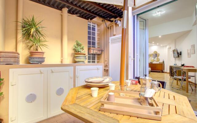 VOMERO-ROSSINI restored, 4 pax, 2 bath, wifi, aircond