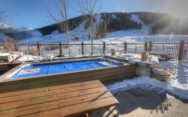 Newly Remodeled Ski-In Ski-Out Right By The Lift - FP304 by RedAwning
