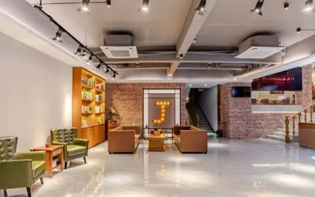 James Joyce Coffetel Hotel (Huangshan Scenic Area Transfer Center)