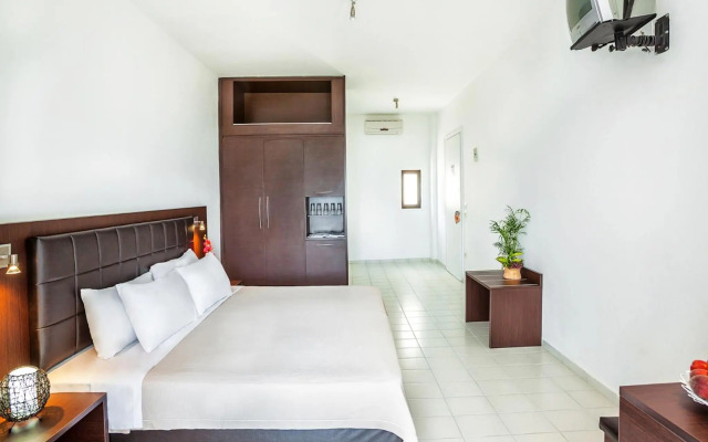 Xenios Dolphin Beach Hotel