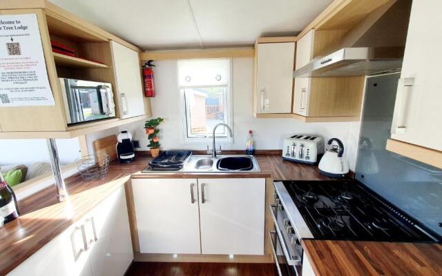 Apple Tree Lodge, Hot Tub, 3 Bedroom, 2 Bars