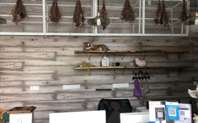 Xinyue Holiday Apartment (Guangzhou East Railway Station Yantang Subway Station)