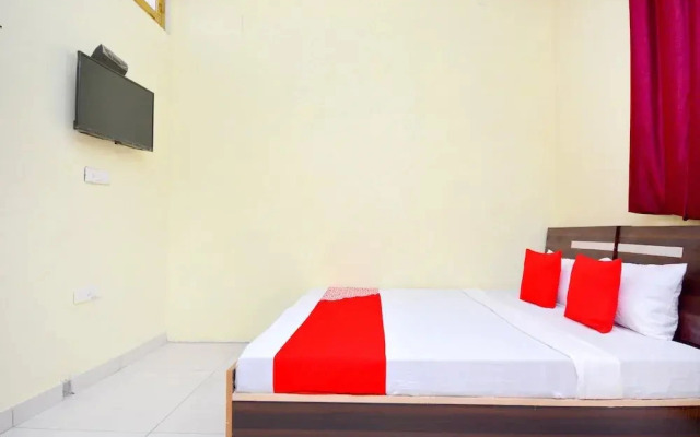 White House By OYO Rooms