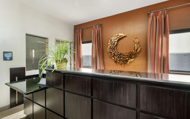 Best Western Royal Palace Inn & Suites