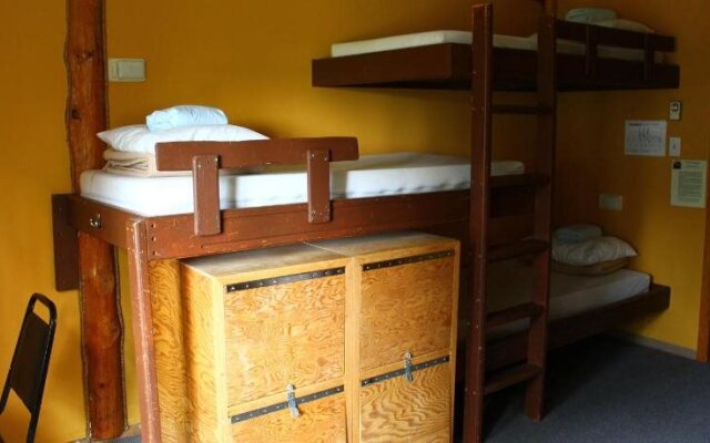 HI-Nordegg Shunda Creek Hostel