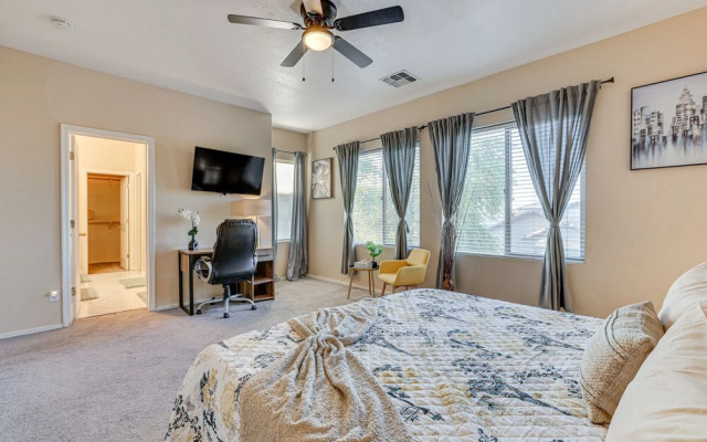 Family-friendly Phoenix Home: 5 Mi to Westgate!
