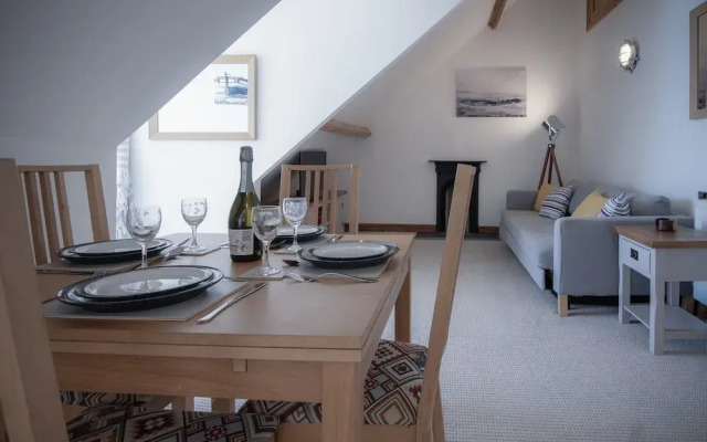 The Nest - 1 Bedroom Apartment - Tenby