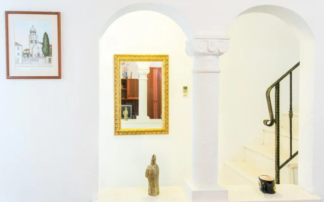 Blue Symphony Old Town