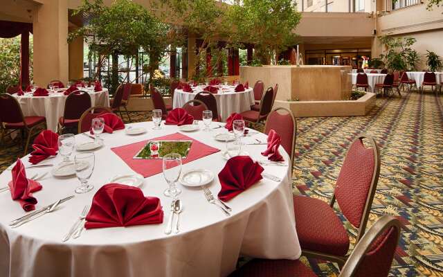 Best Western Royal Plaza Hotel & Trade Center