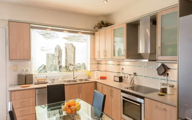 Bright & Spacious two-floor Family Garden Home