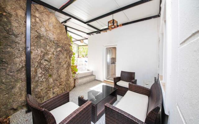 Chic House With Shared Pool Near Sea in Yalikavak
