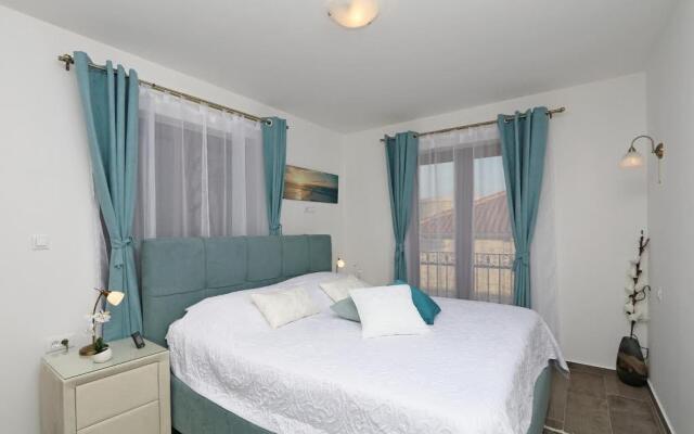 Lurda in Linardići with 4 bedrooms and 2 bathrooms