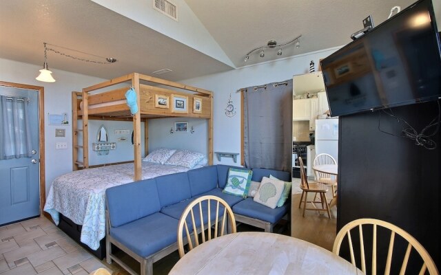 27 Oceans Door East Studio Bedroom Condo by RedAwning